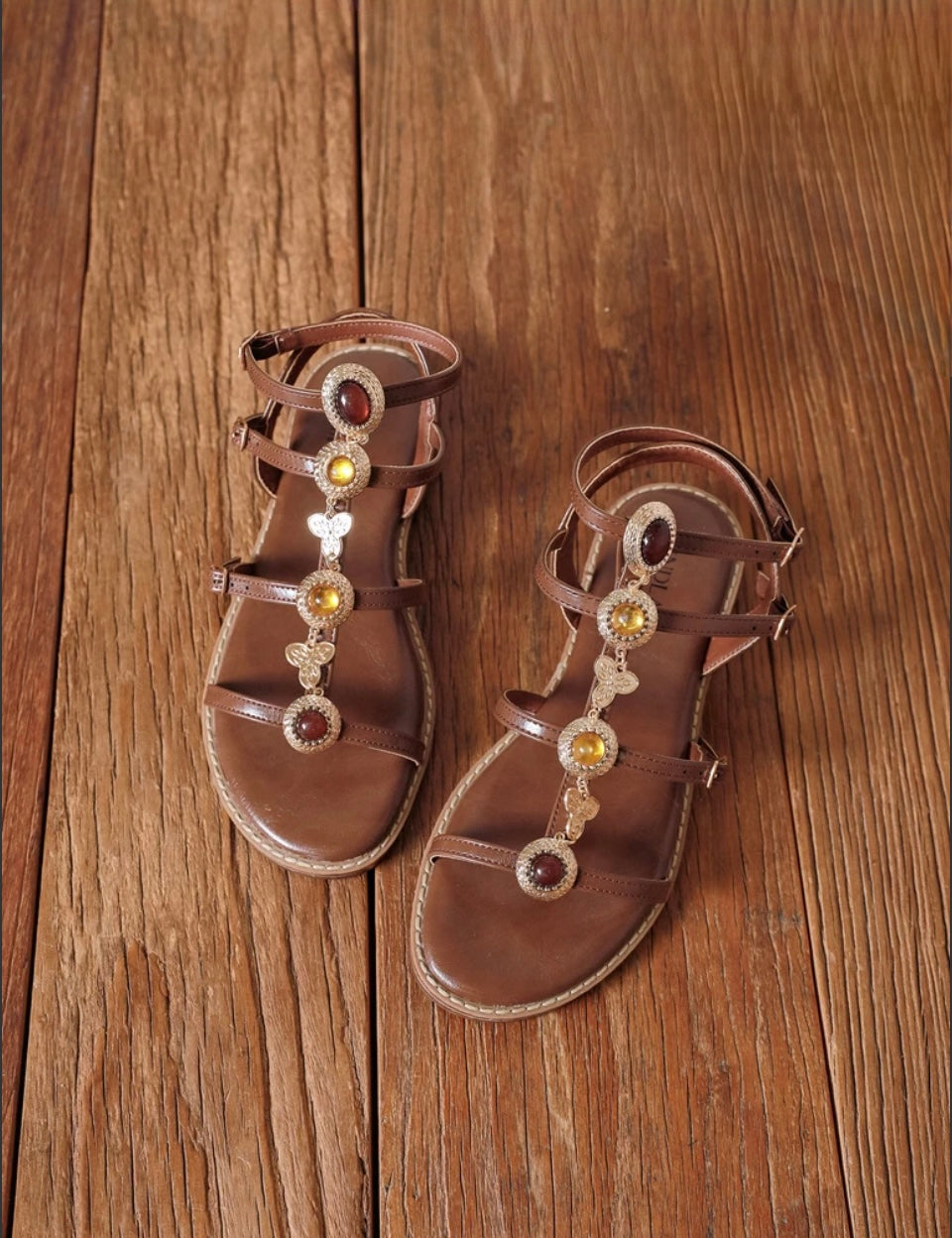 Sandales ornées bijoux dorés pierres colorées femme GABY